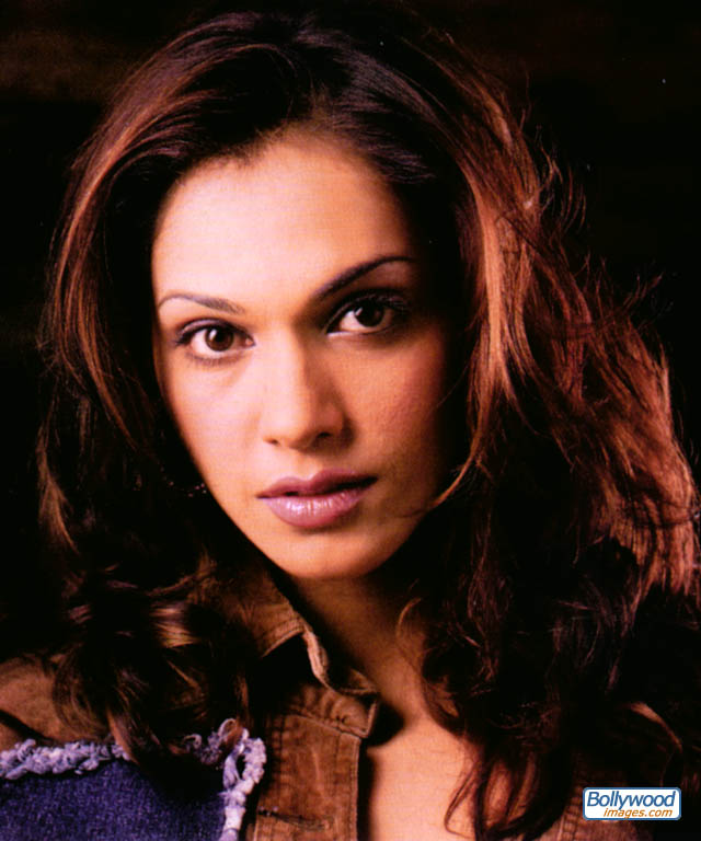 Isha Koppikar - isha_koppikar_004