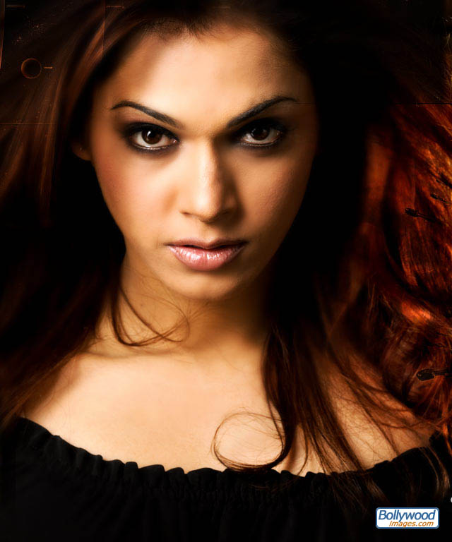 Isha Koppikar - isha_koppikar_019