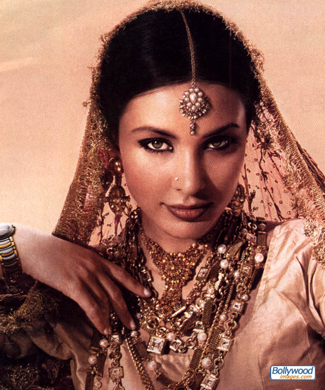 picture / image of lisa ray - lisa_ray_001.jpg (640x768 size)